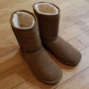 Bearpaw short suede boot